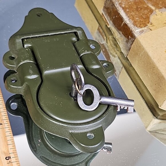 Vintage Eagle Lock Co Trunk Lock: Army Green Terryville Conn With Key Rivets - Picture 5 of 9